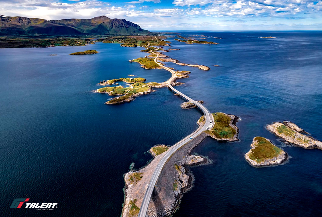 Le 5 strade più belle del mondo per chi ama viaggiare guidando 